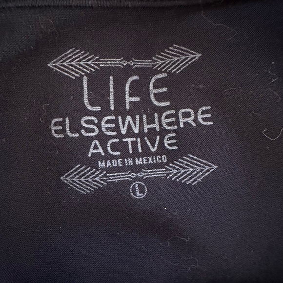 Life Elsewhere active size L. EUC blue t - Picture 2 of 3